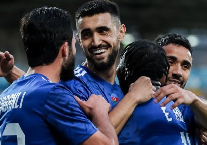 "Qarabağ" "Araz-Naxçıvan"ı "şapalaqladı" - VİDEO