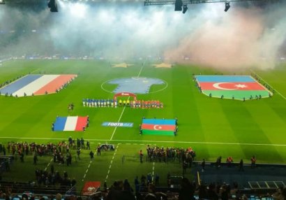 Parisdəki matça sözardı -Məğlubiyyətin ümid çalarları