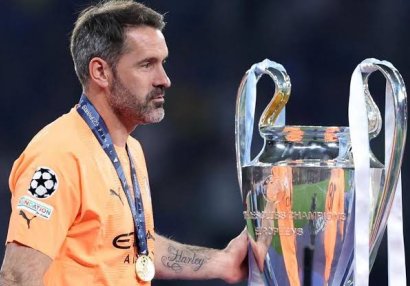 İki fərqli klubla Çempionlar Liqasını qazanan qolkiper futboldan getdi