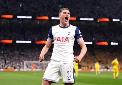 &ldquo;Tottenhem&rdquo;in müdafiəçisi klubun tarixinə düşdü