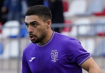 "Baş məşqçimiz bizi inandırmışdı ki, "Qarabağ"dan xal ala bilərik" - Ayxan Abbasov fasilədə oyunçularına nə deyib?