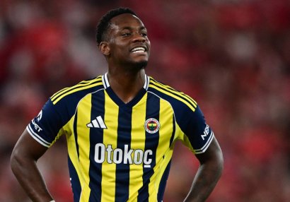 Derbi sonrası jest - Duran mükafatını gənclərə verdi