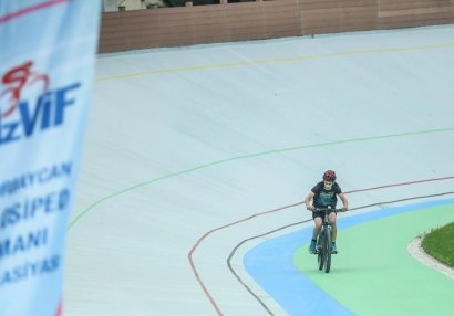 Bakı məktəbliləri arasında velosiped yarışı keçirildi