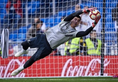 Kurtua Ançelotti ilə Alonsonu müqayisə etdi: "Xabi daha müasirdir"