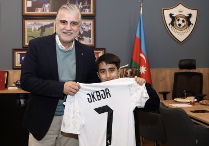 Tahir Gözel Əkbərlə görüşdü