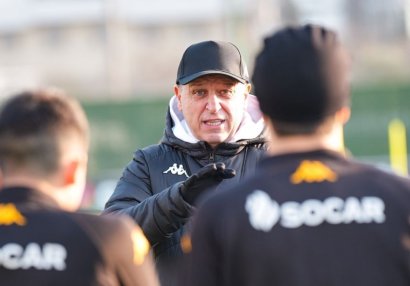 Vernidub "Neftçi"nin ulduzuna barmaq silkələdi, yeni transfer təxirə düşdü