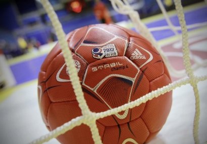 Kişi və qadınlar arasında həndbol çempionatlarında 3-cü turun oyunları keçirildi