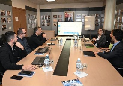 AFFA-da UEFA-nın Kütləvi Futbol üzrə mentoru ilə görüş keçirildi
