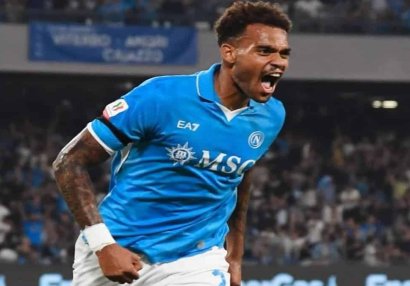 "Napoli"nin forvardı Kataloniya klubunda - RƏSMİ
