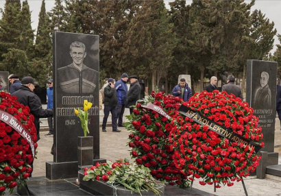 AFFA rəhbərliyi Anatoli Banişevskinin məzarını ziyarət etdi - Fotolar