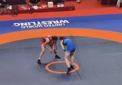 Azərbaycanın 2 qadın güləşçisi Avropa çempionatında finala yüksəldi