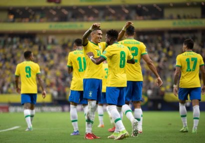 Braziliya millisi yeni formasını təqdim etdi - FOTO