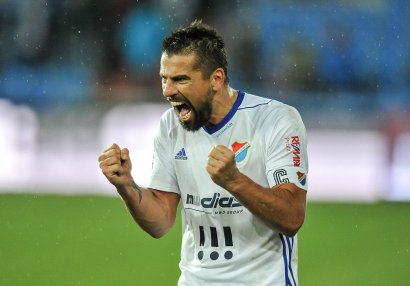 Əfsanəvi Milan Baroş yenidən yaşıl meydana dönür - 6 il sonra