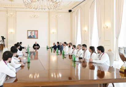 Ölkə başçısı Avropa çempionu olan güləş millilərini qəbul edib