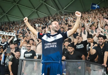 Dünya çempionu növbəti mövsüm harada oynayacağını bilmir