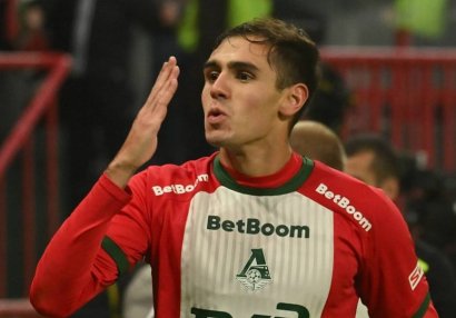 Braziliyalı futbolçu Fabreqasın yanına gedir