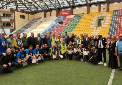 Veteranlar arasında minifutbol turnirinin qalibləri mükafatlandırıldı