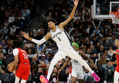 22 yaşlı basketbolçu yarım əsrlik rekordu yenilədi