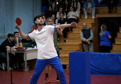 Azərbaycanın stolüstü tennisçisi adını "Ginnesin Rekordlar Kitabı"na yazdırdı