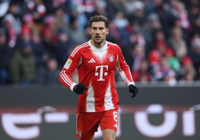 "Bayern Münhen" yarımmüdafiəçisi ilə vidalaşdı