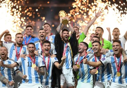 Dünya çempionu vətəninə döndü - RƏSMİ