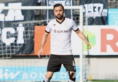 "Neftçi"də qalmaq istəyirəm - Camalov rəhbərliklə bu həftə görüşəcək