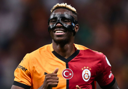Osimhen İngiltərə yolunda - "Qalatasaray" ulduzuna qiymət qoydu