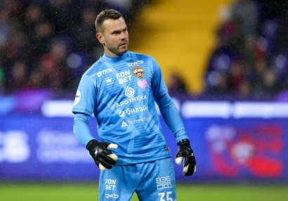 İqor Akinfeyev yeni müqaviləyə imza atdı