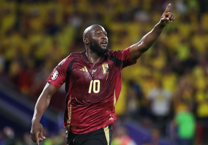 Lukaku Levandovskini geridə qoyub ilk "5-liy"ə yüksəldi