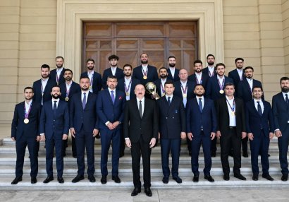 İlham Əliyev Avropa çempionu olan Azərbaycan millisini təbrik etdi