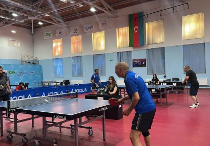 Veteran stolüstü tennisçilərin Azərbaycan çempionatı keçirilir