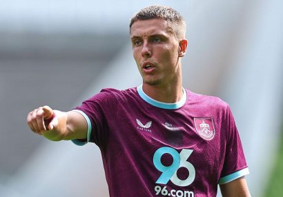 "Liverpul" müdafiəsini Maksim Esteve ilə gücləndirir