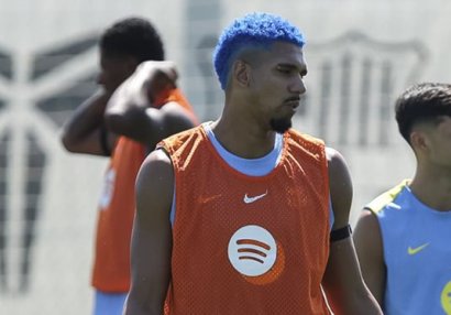 Ronald Arauxo Uruqvay millisinin düşərgəsini tərk edərək Barselonaya qayıtdı