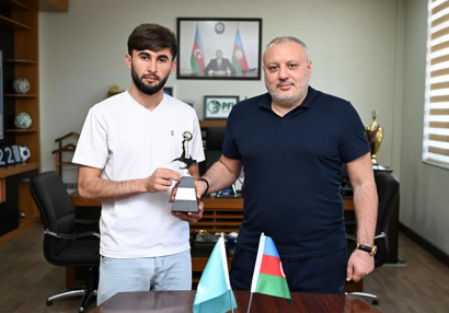 PFL-in prezidenti bombardiri mükafatlandırdı