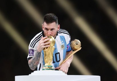 Şəhriyar Del Gerani yazır: "Messi - "Tanrının özü!"