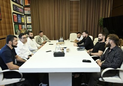 Fərid Qayıbov "UFC Fight Night"da çıxış edən azərbaycanlılarla görüşdü