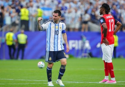 Messi qol rekordunu qırdığı Klozeyə nə vəd edib? - Açıqladı