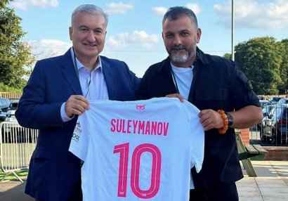 Azərbaycanın Böyük Britaniyadakı səfirinə "Sabah"dan xüsusi hədiyyə