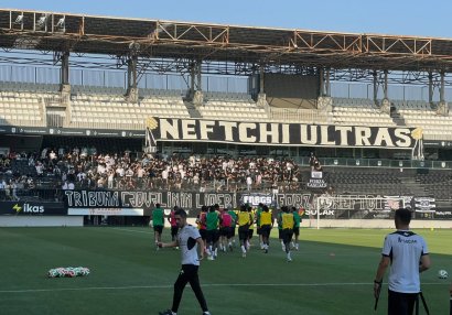 &ldquo;Neftçi&rdquo; açıq məşq keçirdi, azarkeşlər "coşdu"