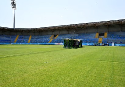 &ldquo;Liv Bona Dea Arena&rdquo;da ot örtüyü yenilənir - FOTOLAR