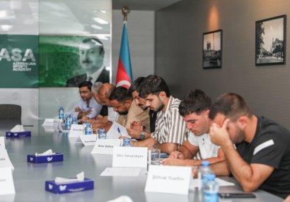 "Qarabağ" məşqçilərin peşəkar inkişafına yönəlmiş yeni təlim proqramına start verdi