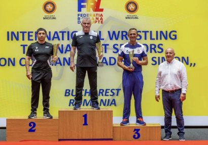 Azərbaycan güləşçiləri Buxarestdə keçirilən turnirdə 5 medal qazanıblar