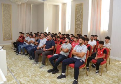 "Qəbələ" Futbol Akademiyasının futbolçuları üçün danışılmış oyunlarla bağlı seminar keçirilib