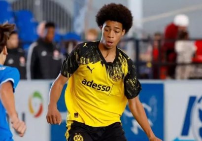 Avropa nəhəngləri "Dortmund"un 15 yaşlı ulduzunun pərəstişkarına çevrildi