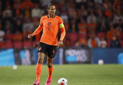 Van Deyk Niderland tarixində bunu reallaşdıran 11-ci futbolçu oldu