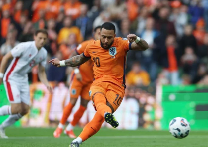 Depay Robin van Persinin rekordunu təkrarladı