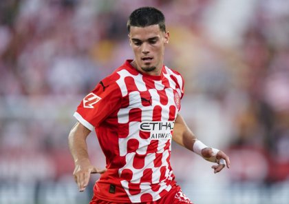 Çempion "Jirona"nın futbolçusu ilə güclənir