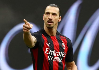 "Messi komanda yoldaşlarıyla yox, heykəllərlə oynayır" - Zlatan İbrahimoviç