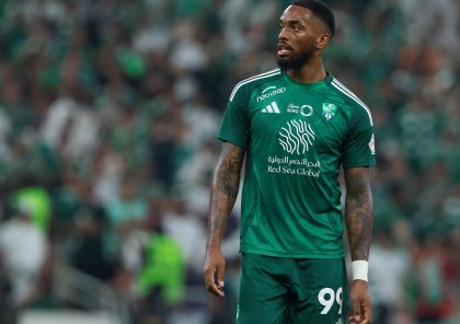 Məşhur futbolçu azarkeşə baş zərbəsi endirib?