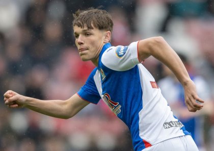 17 yaşlı istedad İngiltərə nəhənglərinin hədəfində